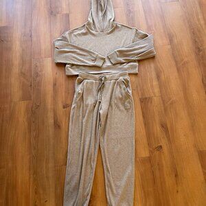 Alo Muse Sweatpants and top (sold as a set)